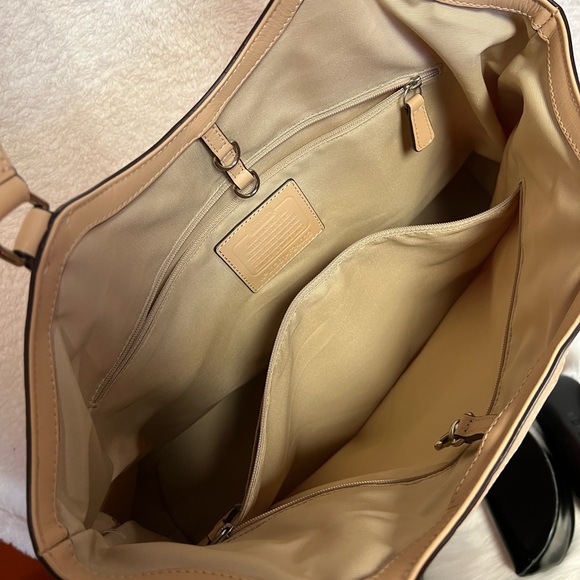 Coach purse - Picture 5 of 6